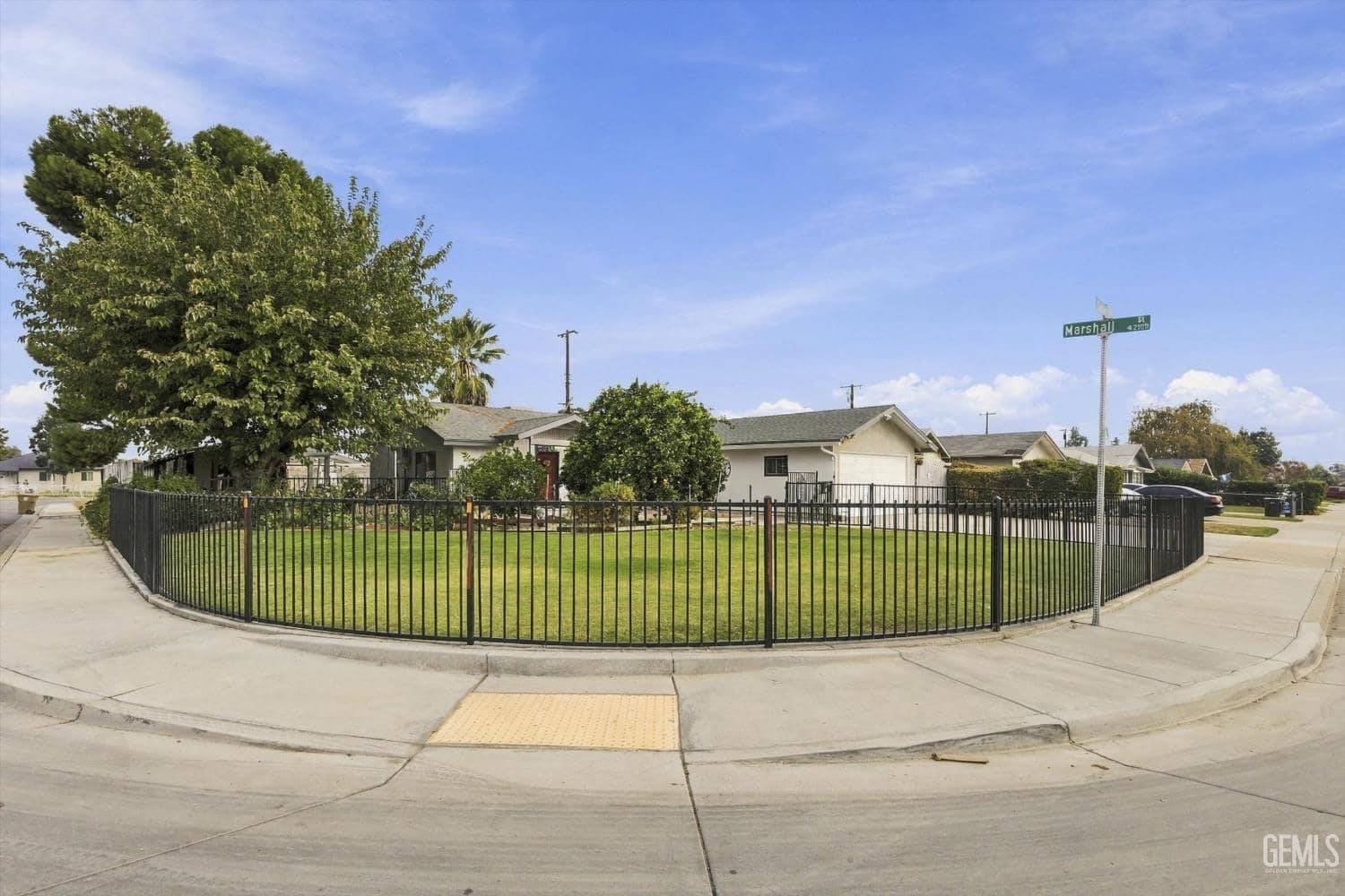 1924 Custer Avenue — photo 2